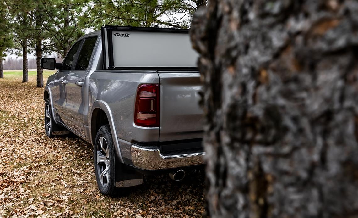 Lomax Stance Tonneau Cover 1