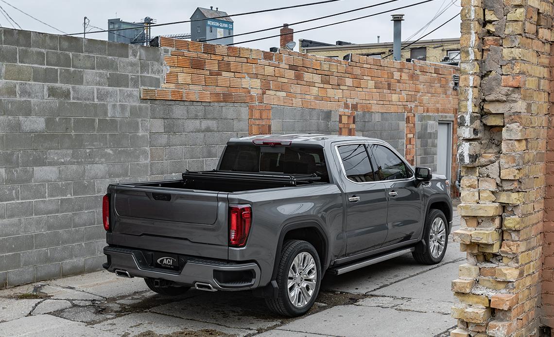 LOMAX STANCE Folding Tonneau Cover